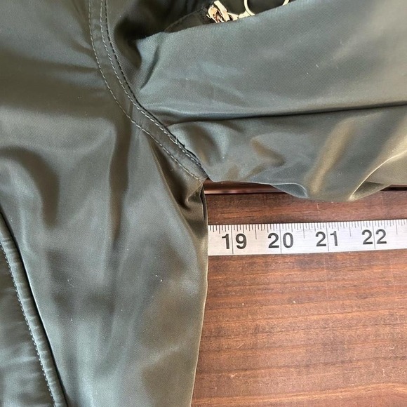 H&M DIVIDED green bomber jacket Size 6 - Picture 5 of 6